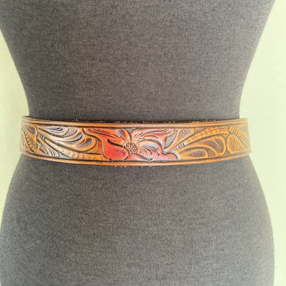 SOLD Vintage Embossed Rose Leather Belt - Picture 4 of 5